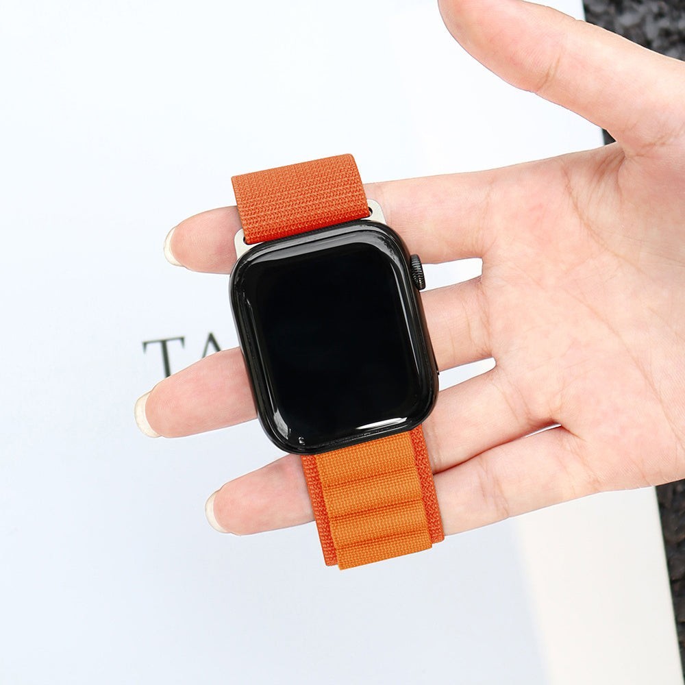 Mywatchband Oranje stretchy nylon Apple Watch sport bandje met haaksluiting, comfortabel en lichtgewicht.
